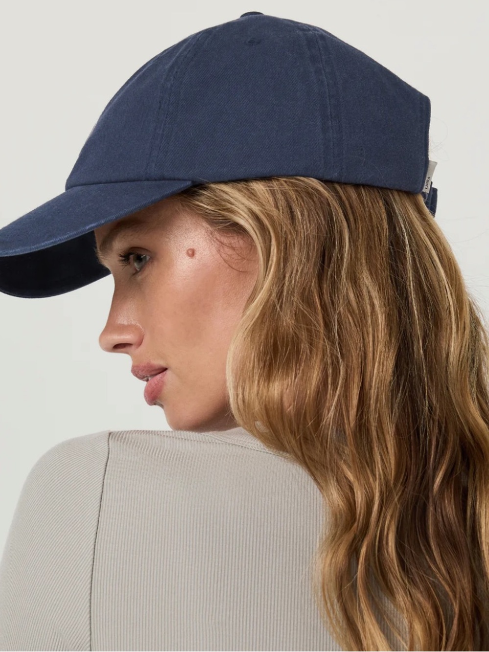 Vuori V1 Navy Baseball Cap Classic Curved Brim NWT (unisexThe Dad Hat) - Picture 2 of 13